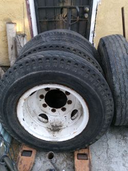 Truck tire set