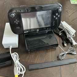 Nintendo Wii U WUP-0101 32GB Video Game Console