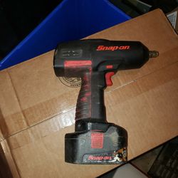 SNAP-ON IMPACT WRENCH GUN 1/2 INCH WITH CHARGER +BATTERY 18V NOT WORKING You  GET IT FIXED.