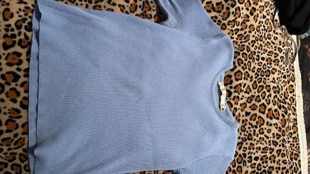 Women’s blue ribbed top
