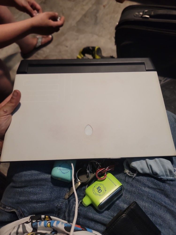 2019 Alien wear read new laptop
