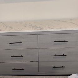 2 Night Stands/6 Drawer Dresser 