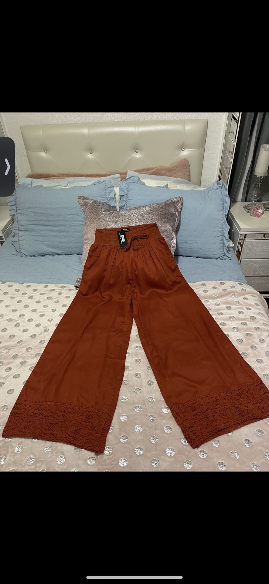 NAOO wide leg pants, with embroidery at the bottom, pockets and elastic waist, 100% rayon, new with tags.size Medium - Large. 