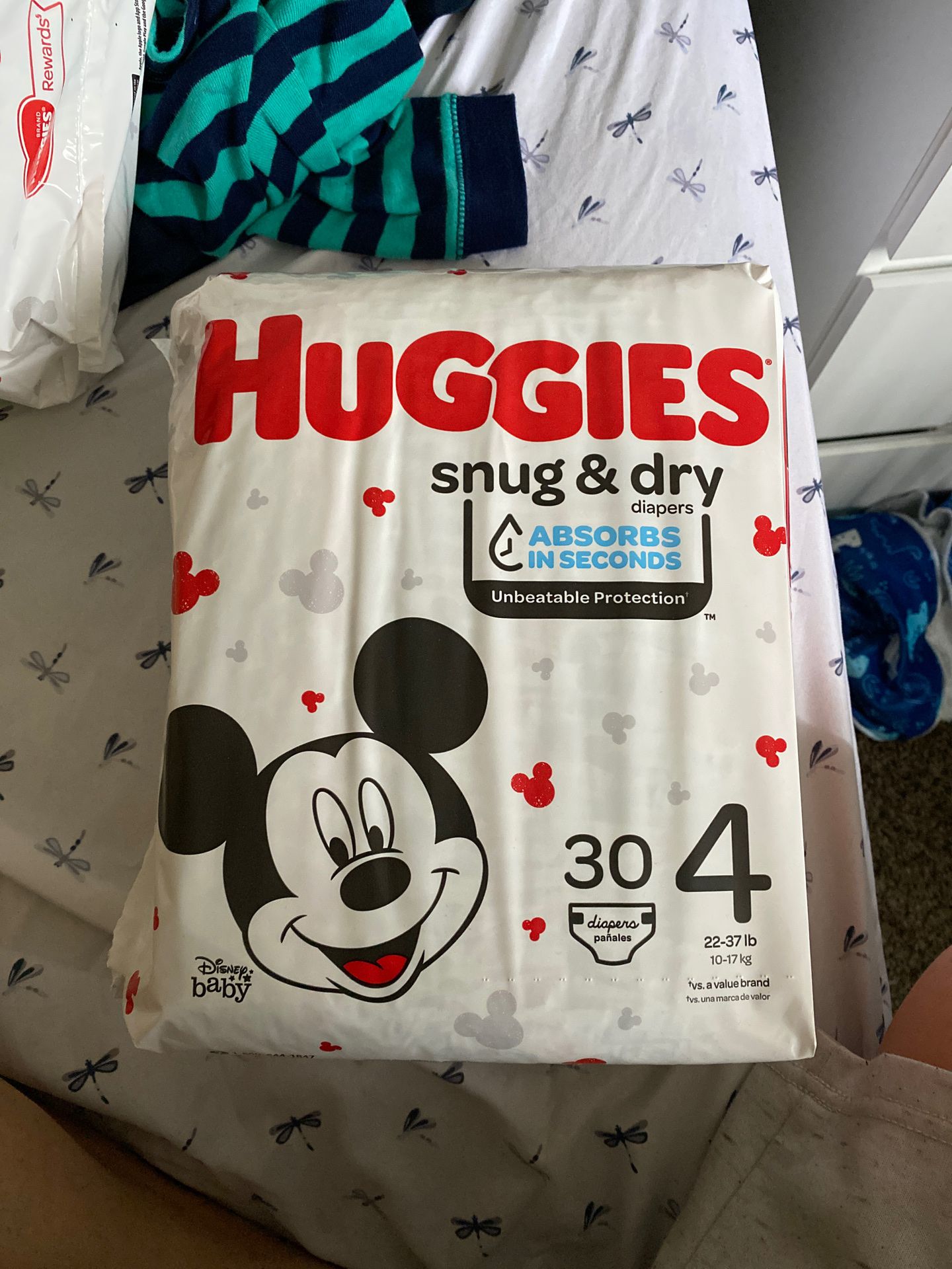Huggies snug & dry size 4