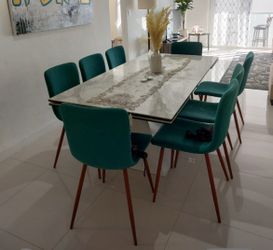 Extendable table with 8 chairs