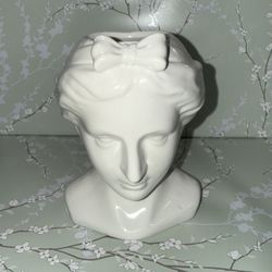 Beautiful white Head planter lady vase vintage style 