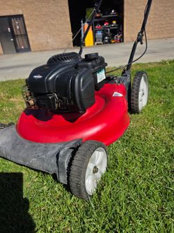 TROY-BILT GAS LANW MOWER NO GRASS BAG