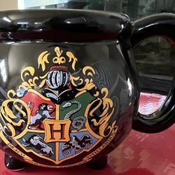 Harry Potter Hogwarts School Crest Cauldron 3D Sculpted Ceramic Coffee Mug