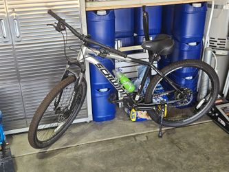 27 inch Shwinn mens bike