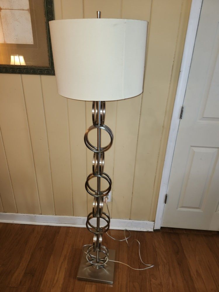 Ring metal floor lamp