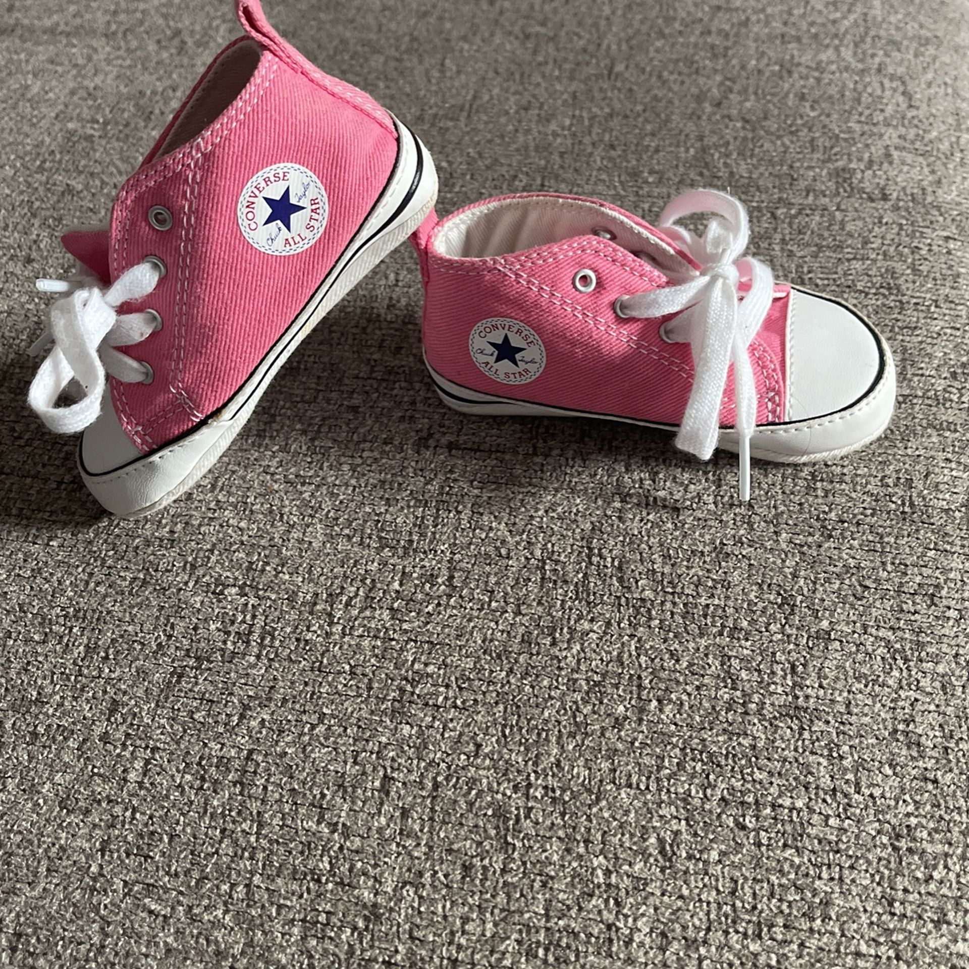 Size 4C Converse / Soft bottoms