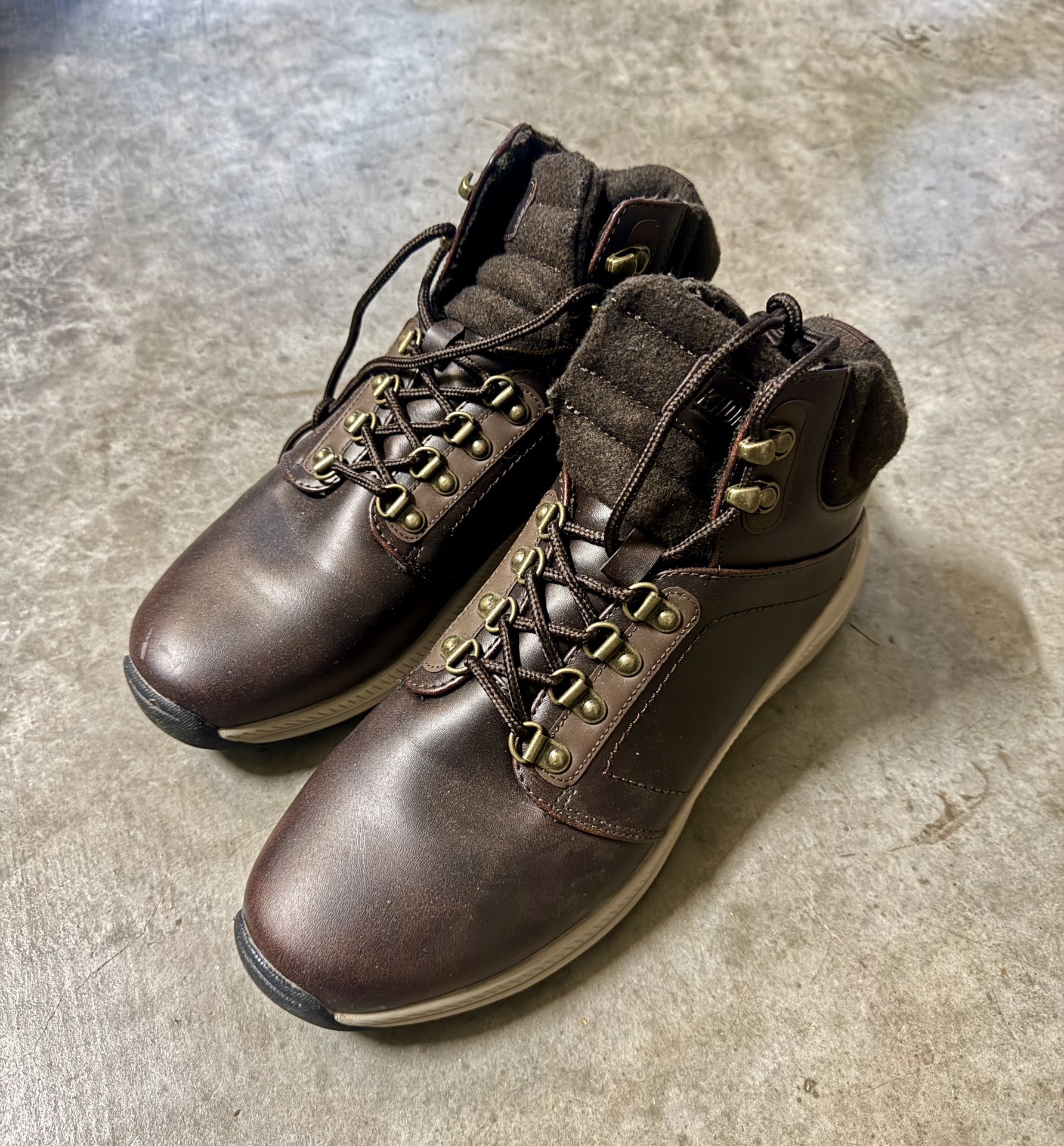 Khombu Men boots 9M (like New)