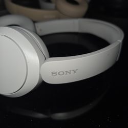 Sony WIRELESS ORIGINAL 🛜 HEADPHONES (NEW)... $40 Each / 40 PIECES AVAILABLE.