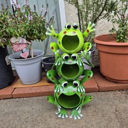 Froggy Solar Light Sculpture 