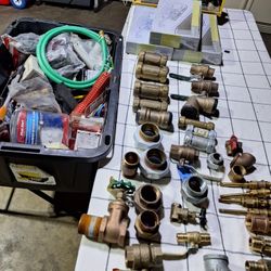 Herramienta de plomería llaves para el baño para la cocina todo está nuevo