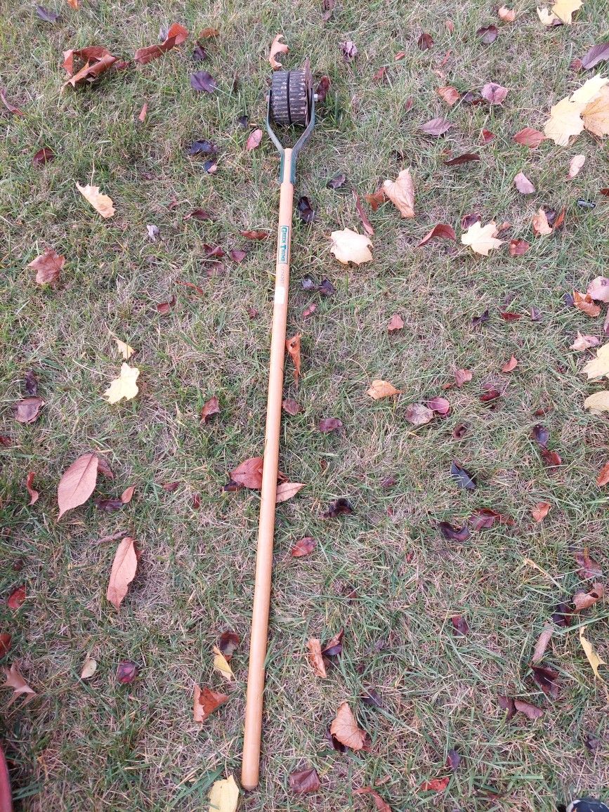 Green Thumb Vintage Dual-Wheeled Rotary Edger Wooden Handle