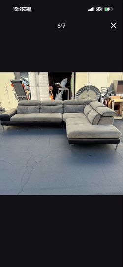 Modern 2 piece Large Sectional Sofa with Adjustable Headrest Good Condition