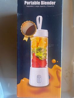 Handheld portable blender