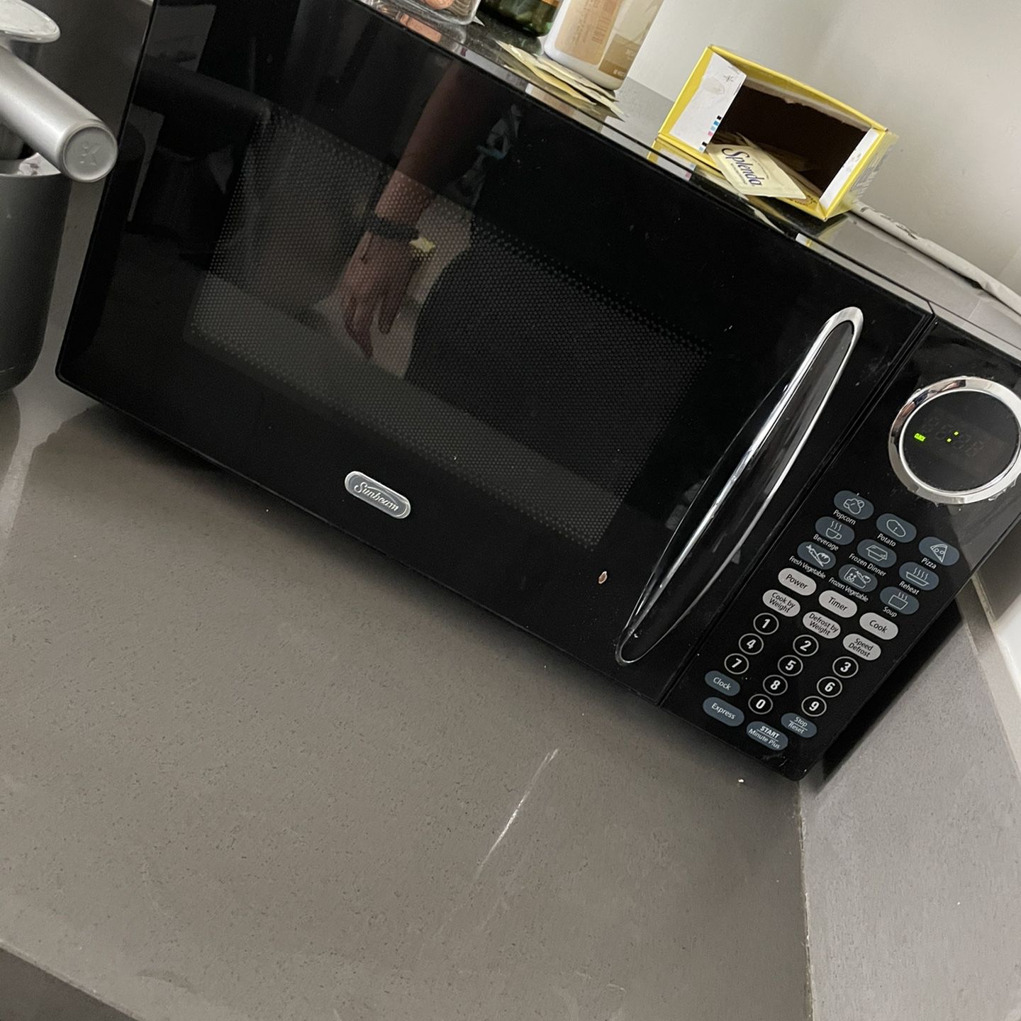Sunbeam 0.9 cu ft 900W Microwave Oven - Black - SGB8901
