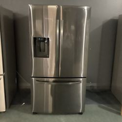 Samsung Black Stainless Steel Scratch And Dent Refrigerator‼️