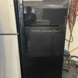 Ge Black Top And Bottom Refrigerator 18 Cubic