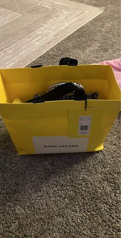 Marc Jacob selling today brand new ! Get it now