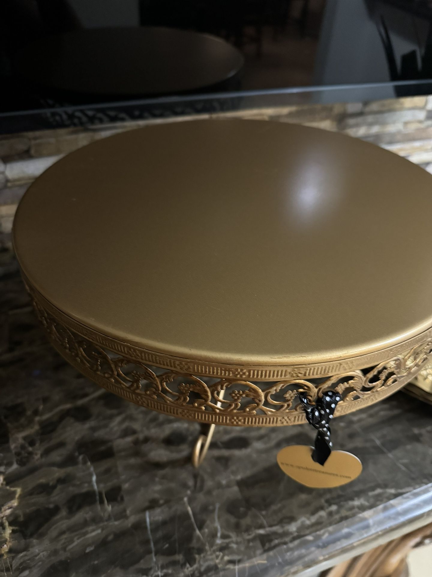 gold 2 cake stands, 4 gold plates, 1 candle holder new