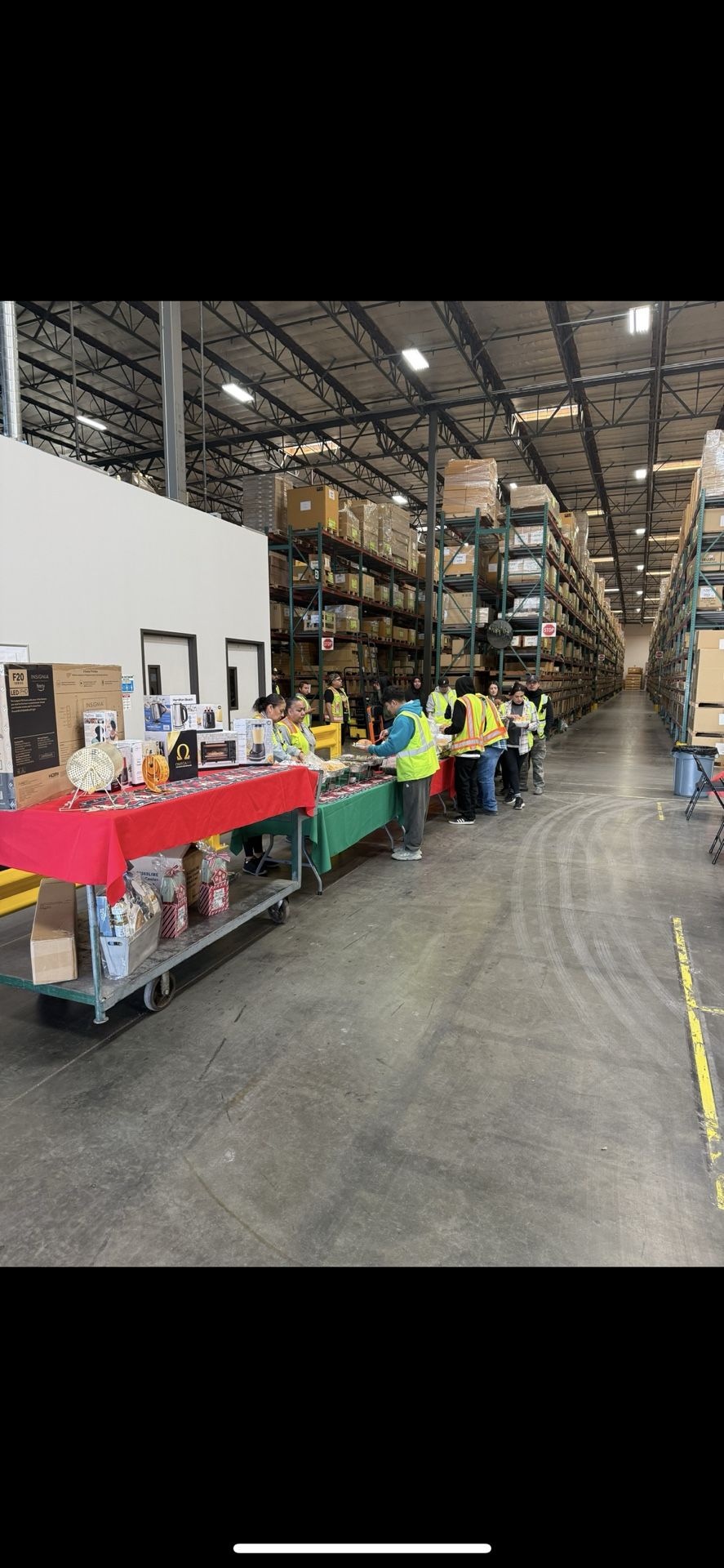 Tenemos Trabajos Disponibles De Primero Y Segundo Turno En Compton. We have jobs available first and second shift all positions