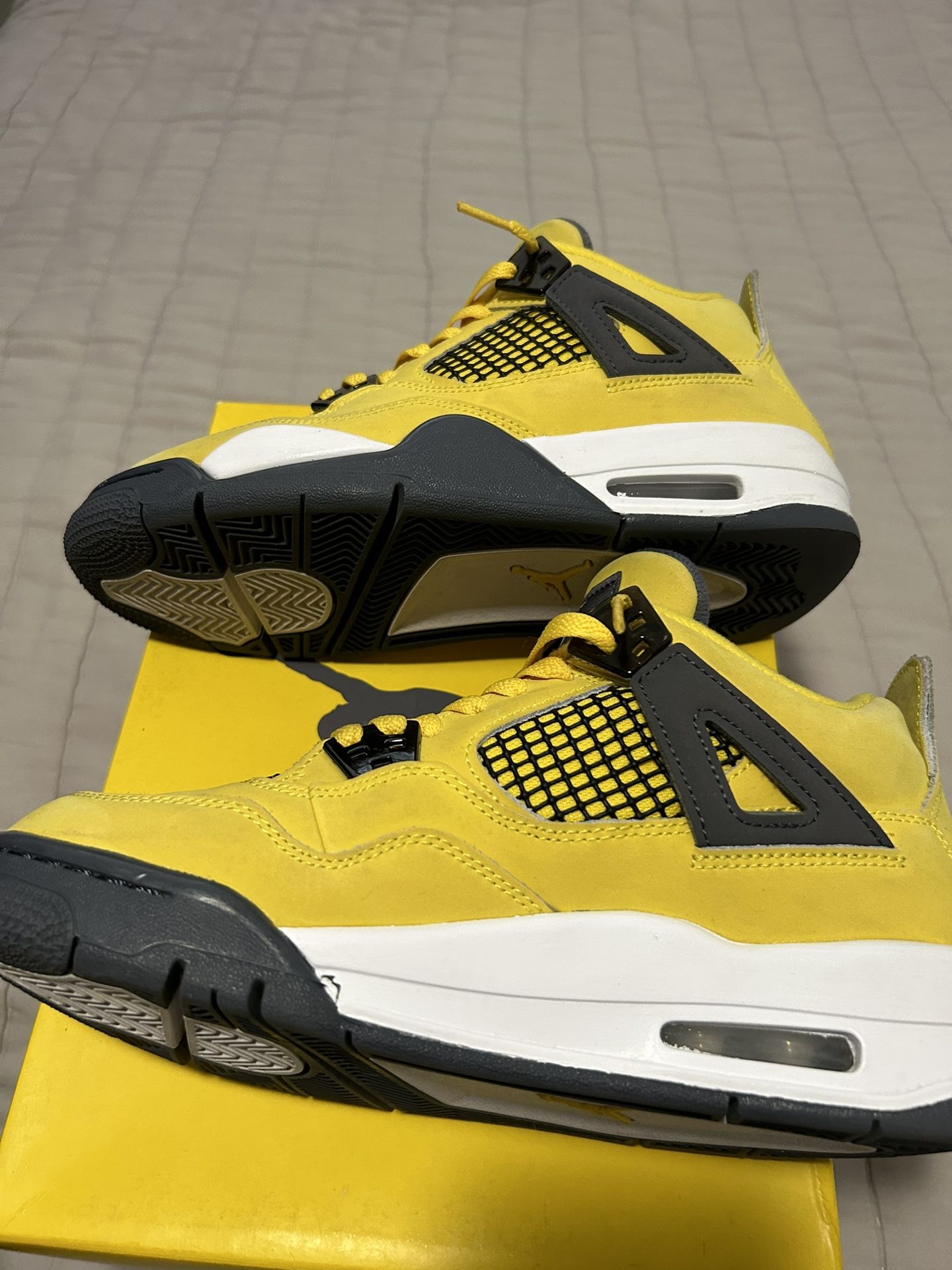 Air Jordans 4 Retro Lightning  Shoes