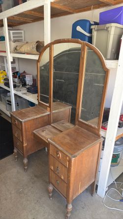 Midcentury Womens Makeup
