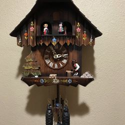 New cuckoo clock black forest musical . Working with original box and doc