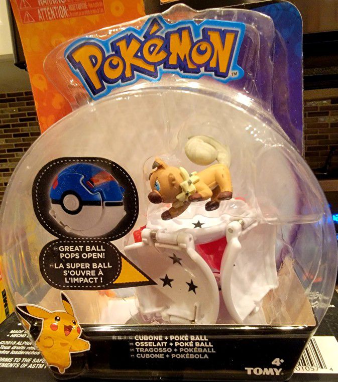 TOMY Pokemon Throw 'N' Pop Poke Ball with Collectible Cubone figure poke ball