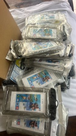 Lot of 32 white and black clear waterproof phone case for pool beach