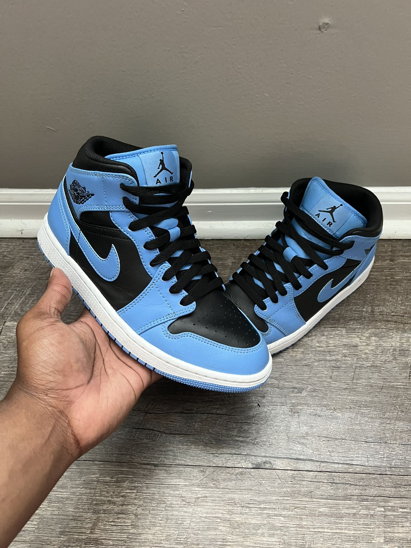 Air Jordan 1 Mid ‘University Blue Black’ size 7.5 DQ8426-001