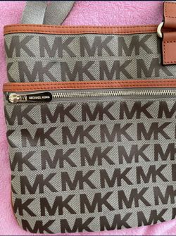 Micheal Kors Purse 
