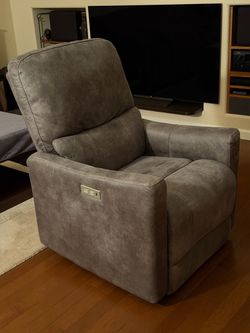 Recliner (powered)