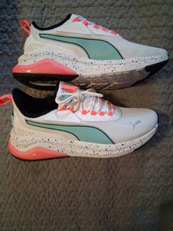 Women's PUMA size 10 - Like New 