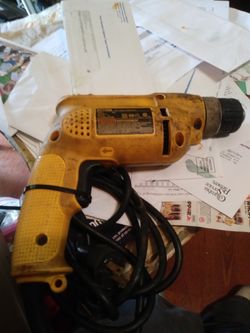 DEWALT 3/8 DRIVE DRILL WORKS GREAT