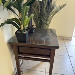 Side table Set Of 2 - LIKE NEW