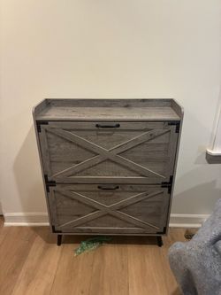 Shoe storage cabinet