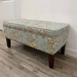 Like New Beautiful Ottoman With Great Condition 