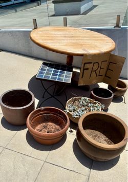 Free table and pots