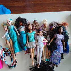 BARBIE DREAMHOUSE WITH 15 DOLLS AND ALL ACCESSORIES $85