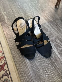 Comfortable black heels 7.5