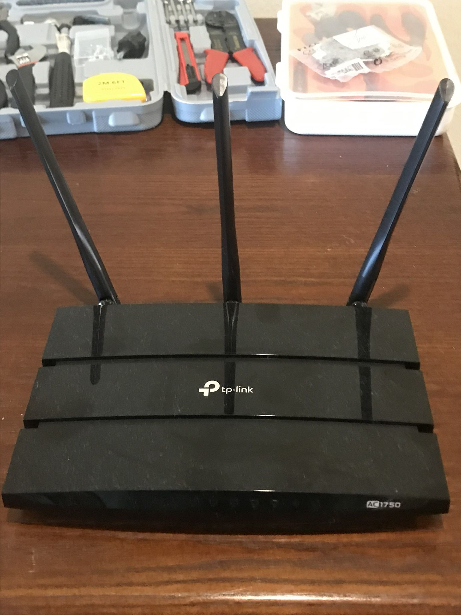 TP link router, good quality and comes with wire 
