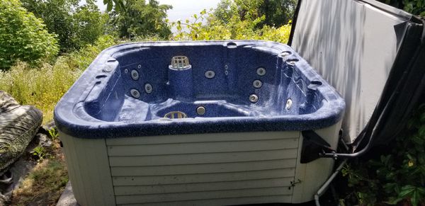 High end Hot Tub - Needs Repair for Sale in Fox Island, WA ...