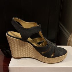 Women’s Michael Kors Size 10 Wedge sandals 