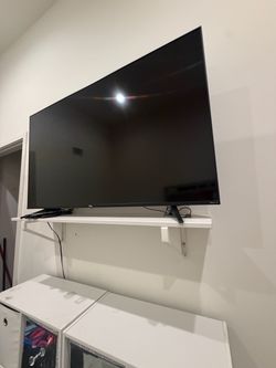TCL Roku TV Flat Screen Television 55”