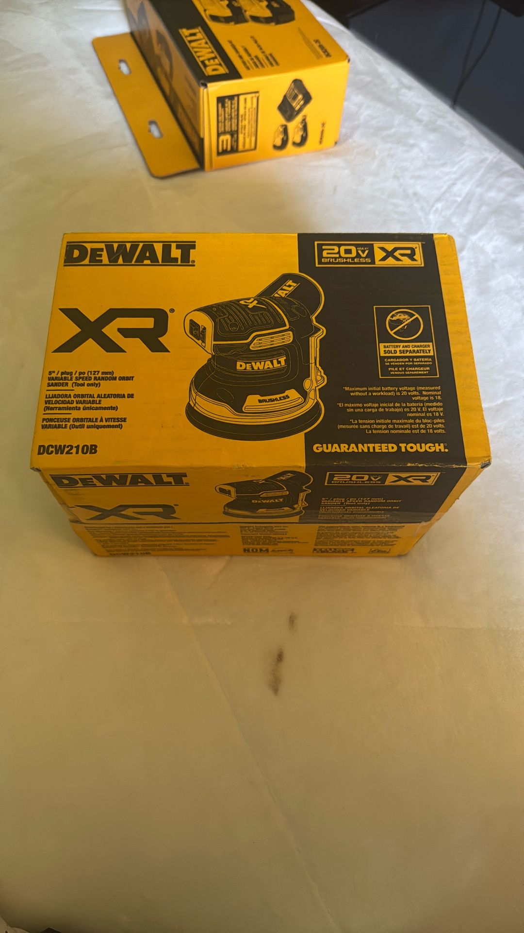DEWALT XR 20-Volt Brushless Variable Speed Random orbital Cordless Sander with Dust Management