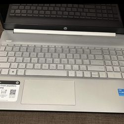 HP - 15.6" Touch-Screen Laptop - Intel Core i3 - 8GB Memory - 128GB SSD - Natural Silverh